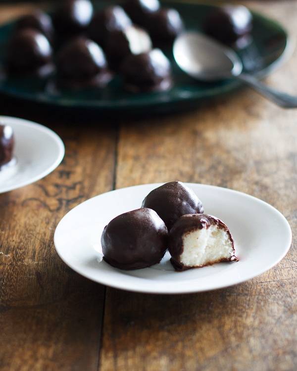 Dark Chocolate Coconut Bites: cute little truffles that only require four ingredients. 130 calories of natural sweetness! | pinchofyum.com