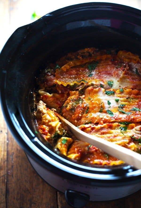 Super Easy Skinny Veggie Crockpot Lasagna - a handful of simple ingredients for a healthy family dinner. | http://pinchofyum.com