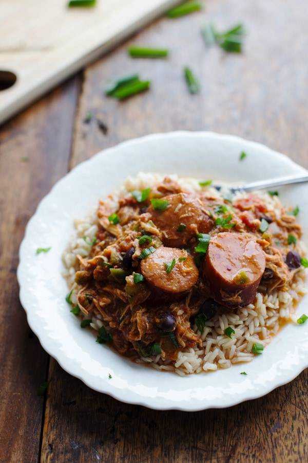 Slow Cooker Creole Chicken and Sausage - 10 minute prep for this hearty dinner, made healthier with beans and peppers. 300 calories. | pinchofyum.com