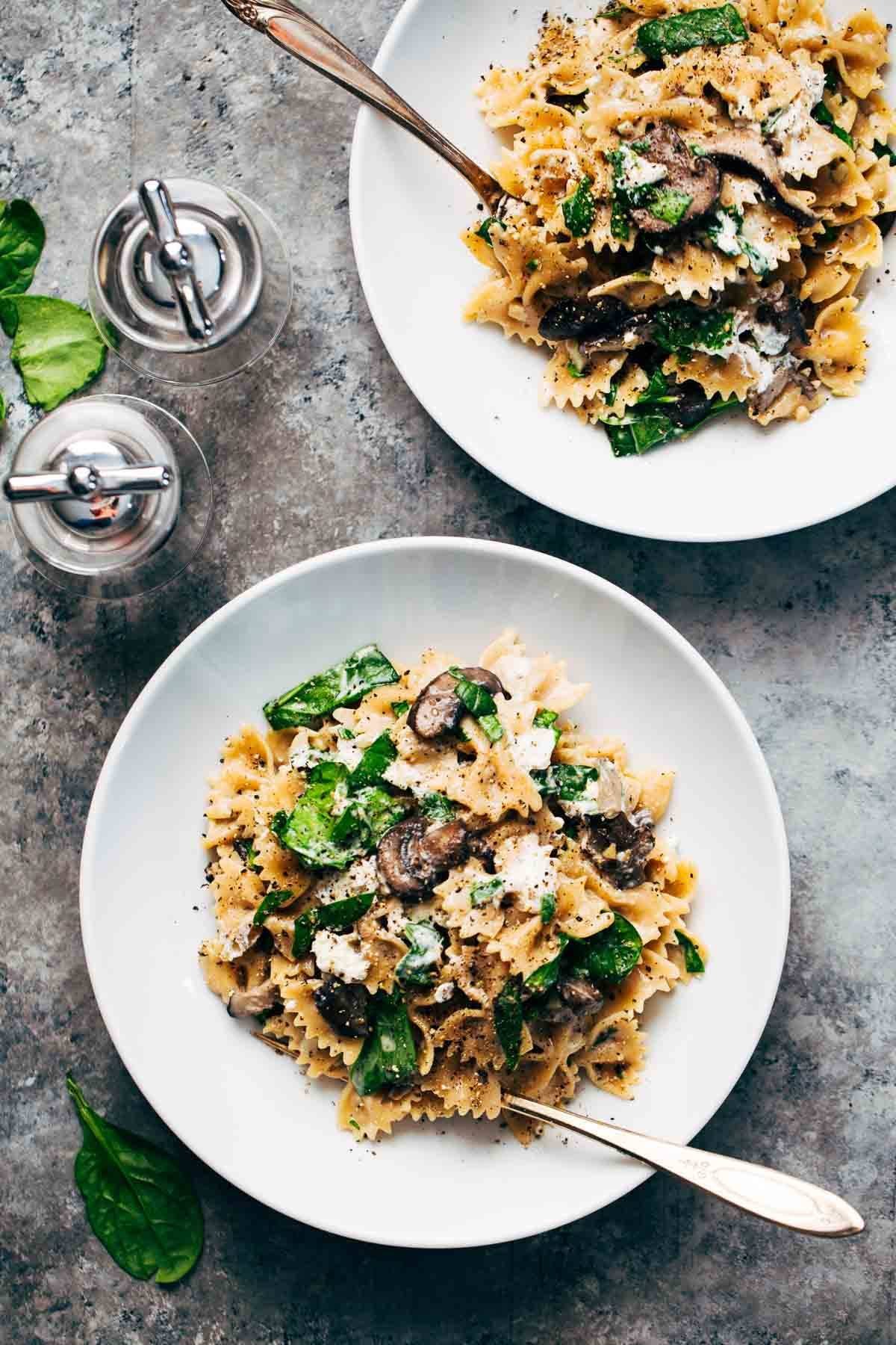 Date Night Mushroom Pasta with Goat Cheese - a simple, romantic meal involving white wine, mushrooms, spinach, pasta, and goat cheese! ♡