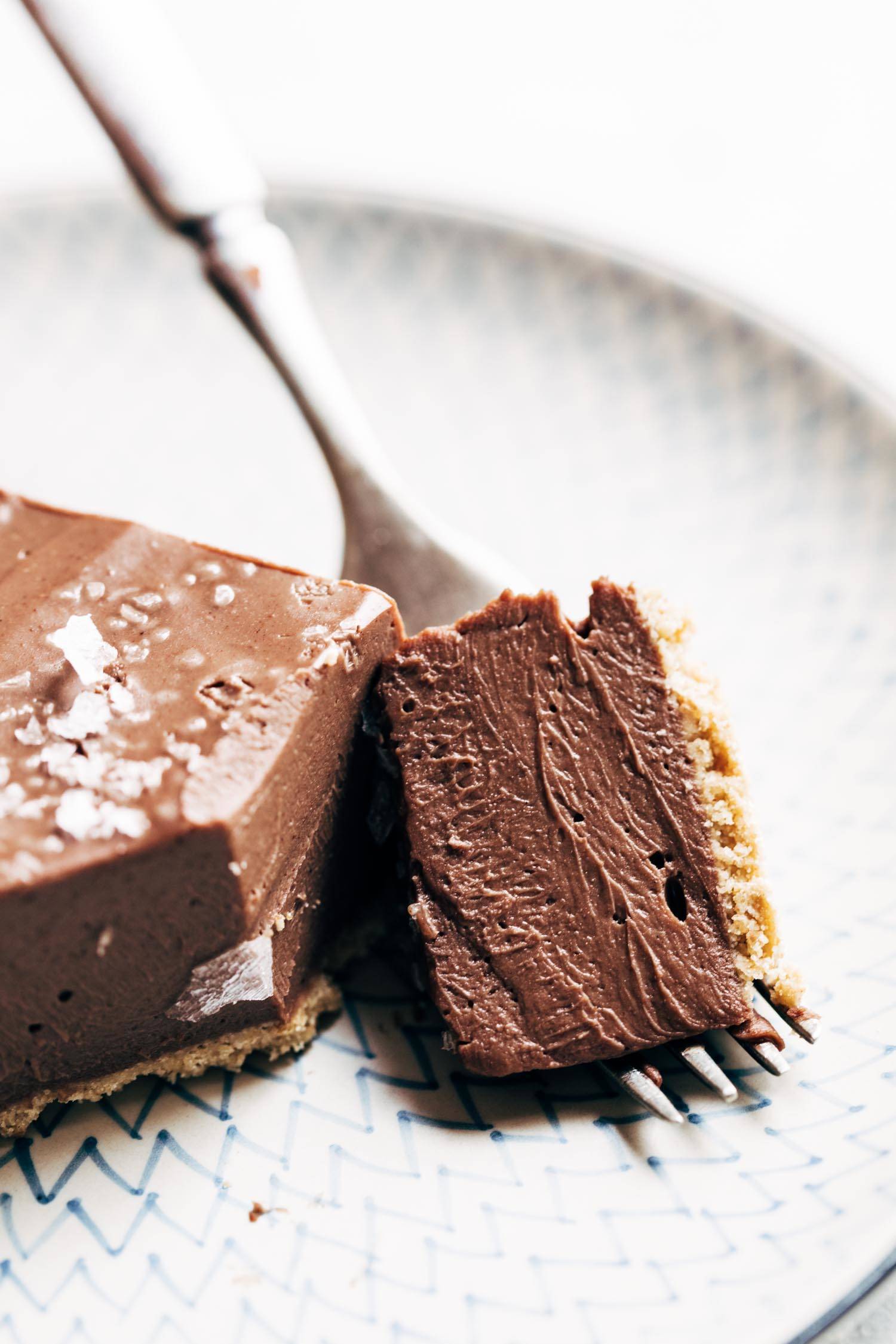 Mind-Blowing Vegan Chocolate Pie | Pinch of Yum | Bloglovin’