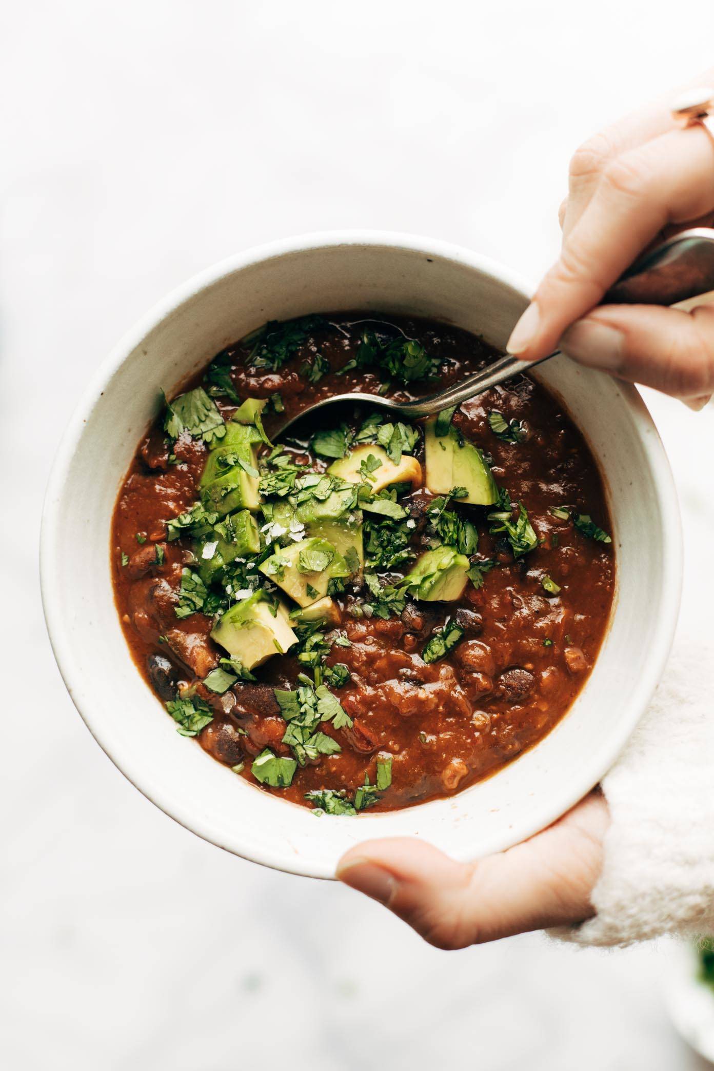 SUPER yummy vegan instant pot chili featuring red lentils, fire-roasted tomatoes, walnuts, black beans, pumpkin, chipotles, and all the good toppings. LOVE! | pinchofyum.com
