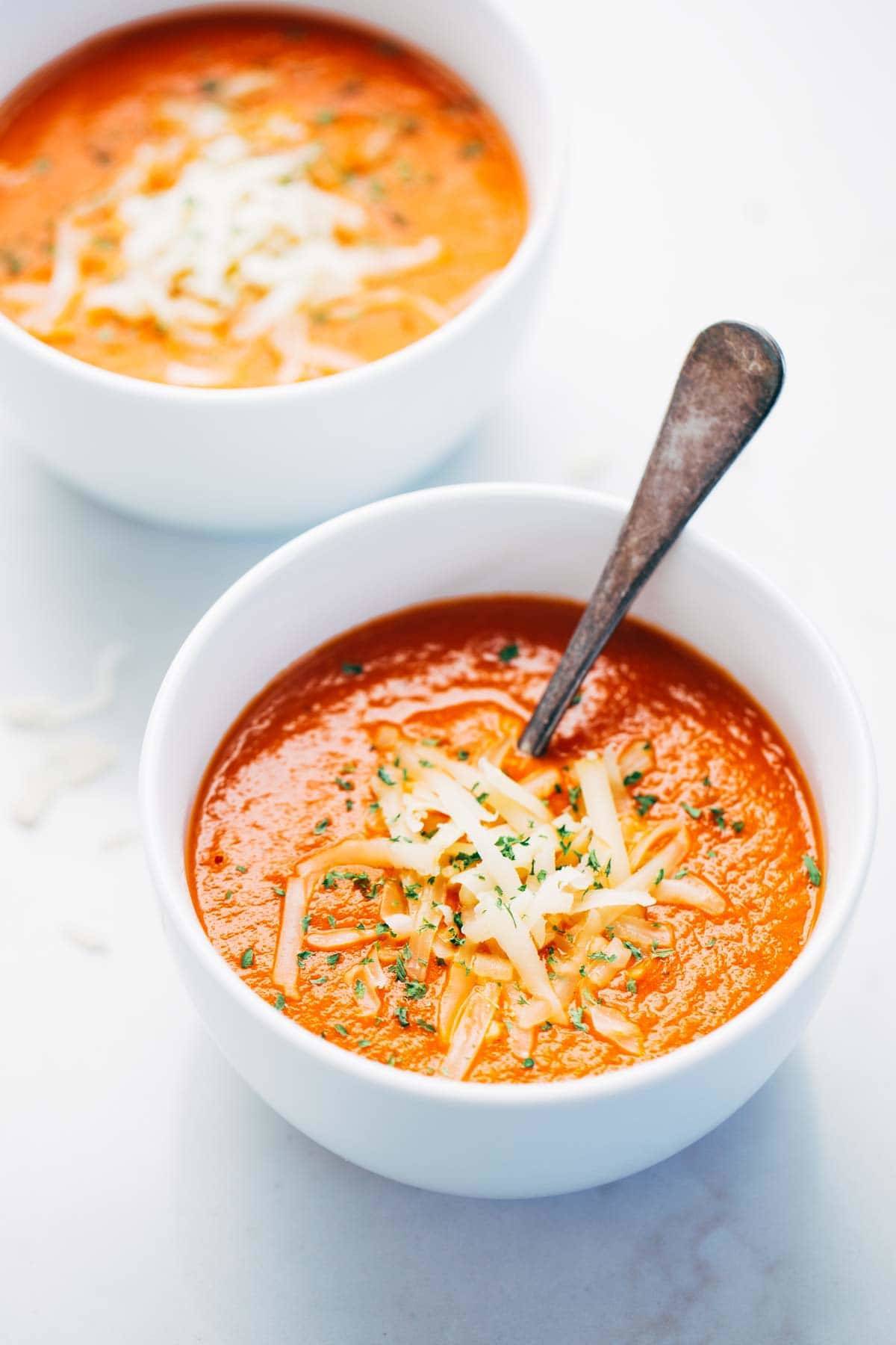 Simple Homemade Tomato Soup with carrots, onions, garlic, tomatoes, broth, and bacon for deliciously rich flavor. Extremely easy to make! | pinchfoyum.com